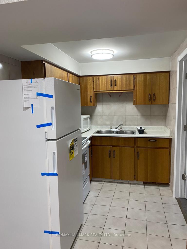 Photo 2 of 65 Marita Place, Vaughan, Glen Shields — HOMEH