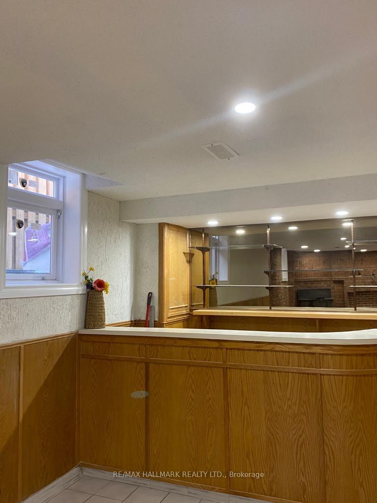 Photo 3 of 65 Marita Place, Vaughan, Glen Shields — HOMEH