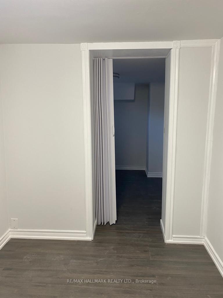 Photo 5 of 65 Marita Place, Vaughan, Glen Shields — HOMEH