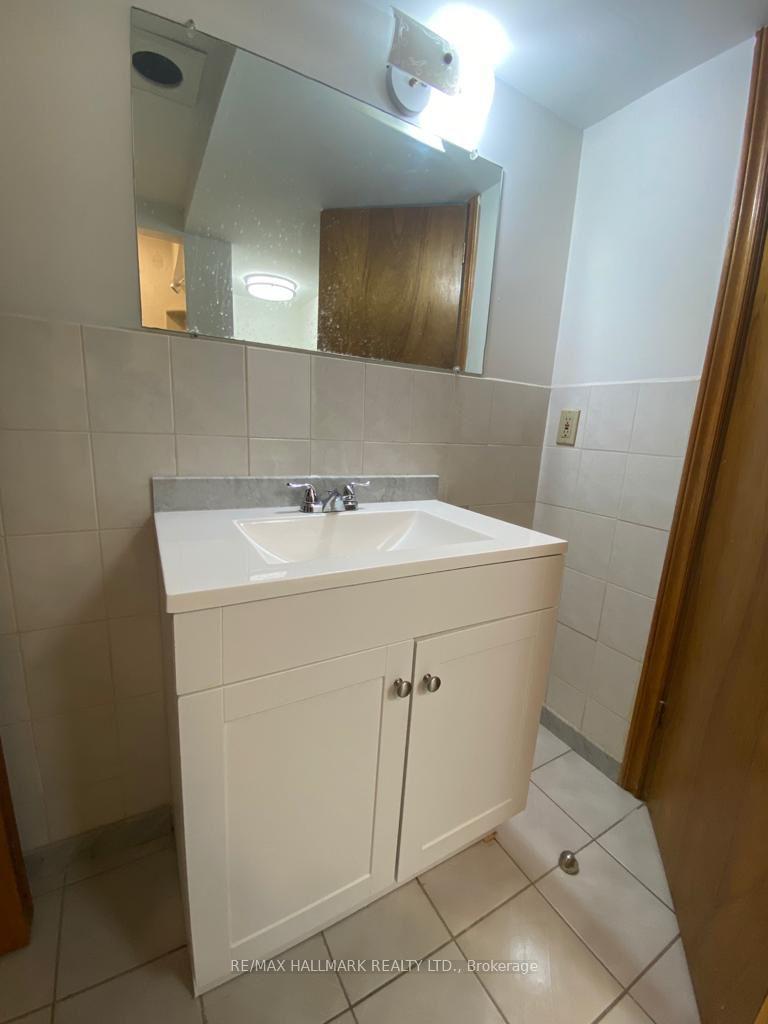 Photo 6 of 65 Marita Place, Vaughan, Glen Shields — HOMEH