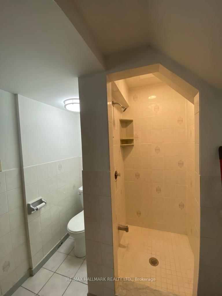 Photo 7 of 65 Marita Place, Vaughan, Glen Shields — HOMEH