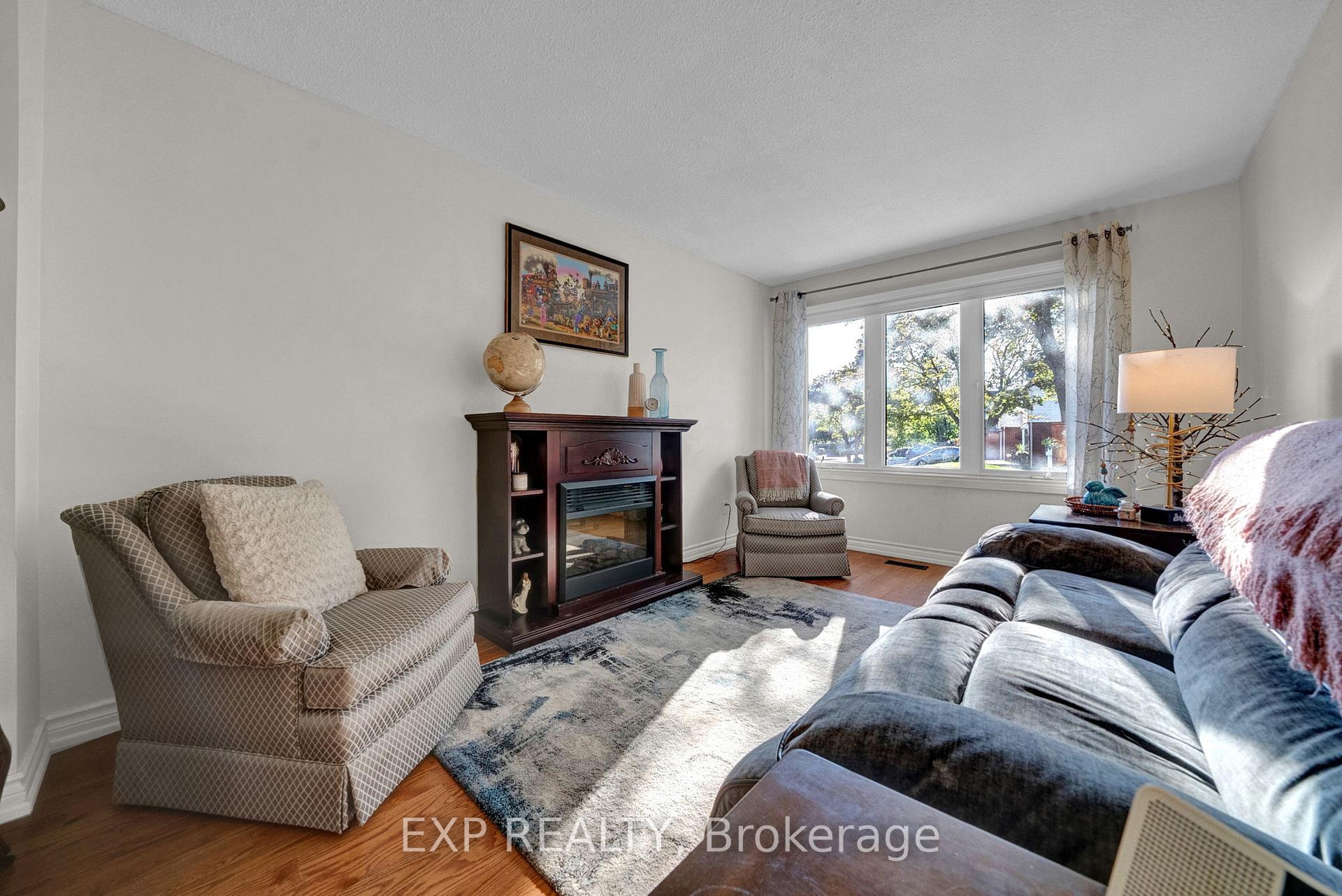 Photo 10 of 41 Teresa Drive, Whitby, Downtown Whitby — HOMEH