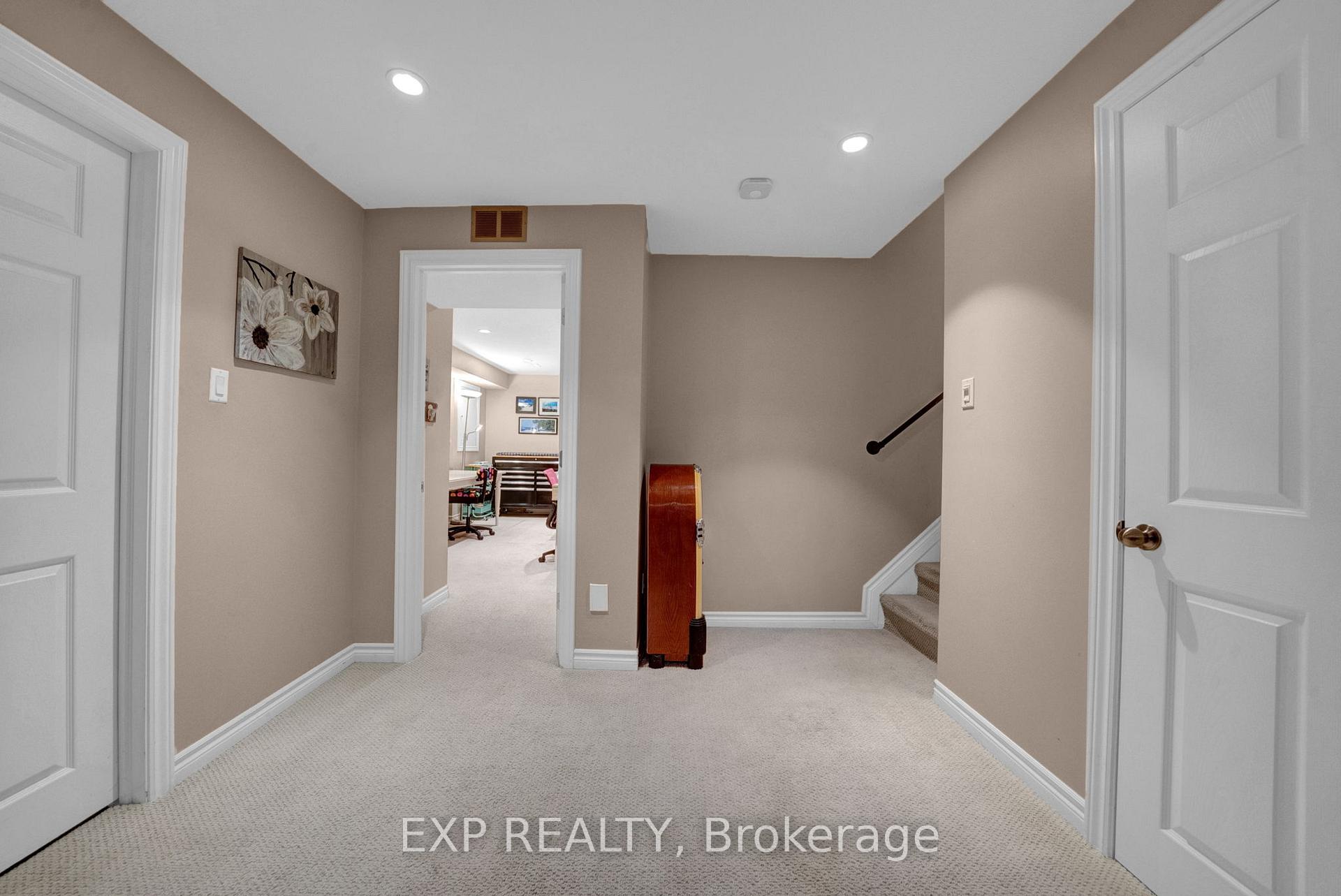 Photo 16 of 41 Teresa Drive, Whitby, Downtown Whitby — HOMEH