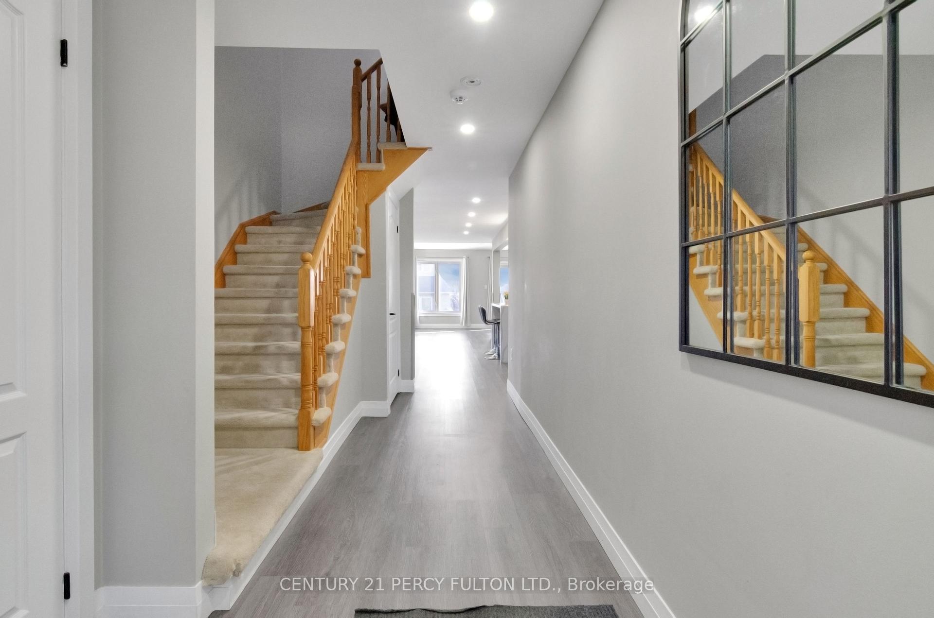 Photo 4 of 19 Odessa Crescent, Whitby, Rolling Acres — HOMEH