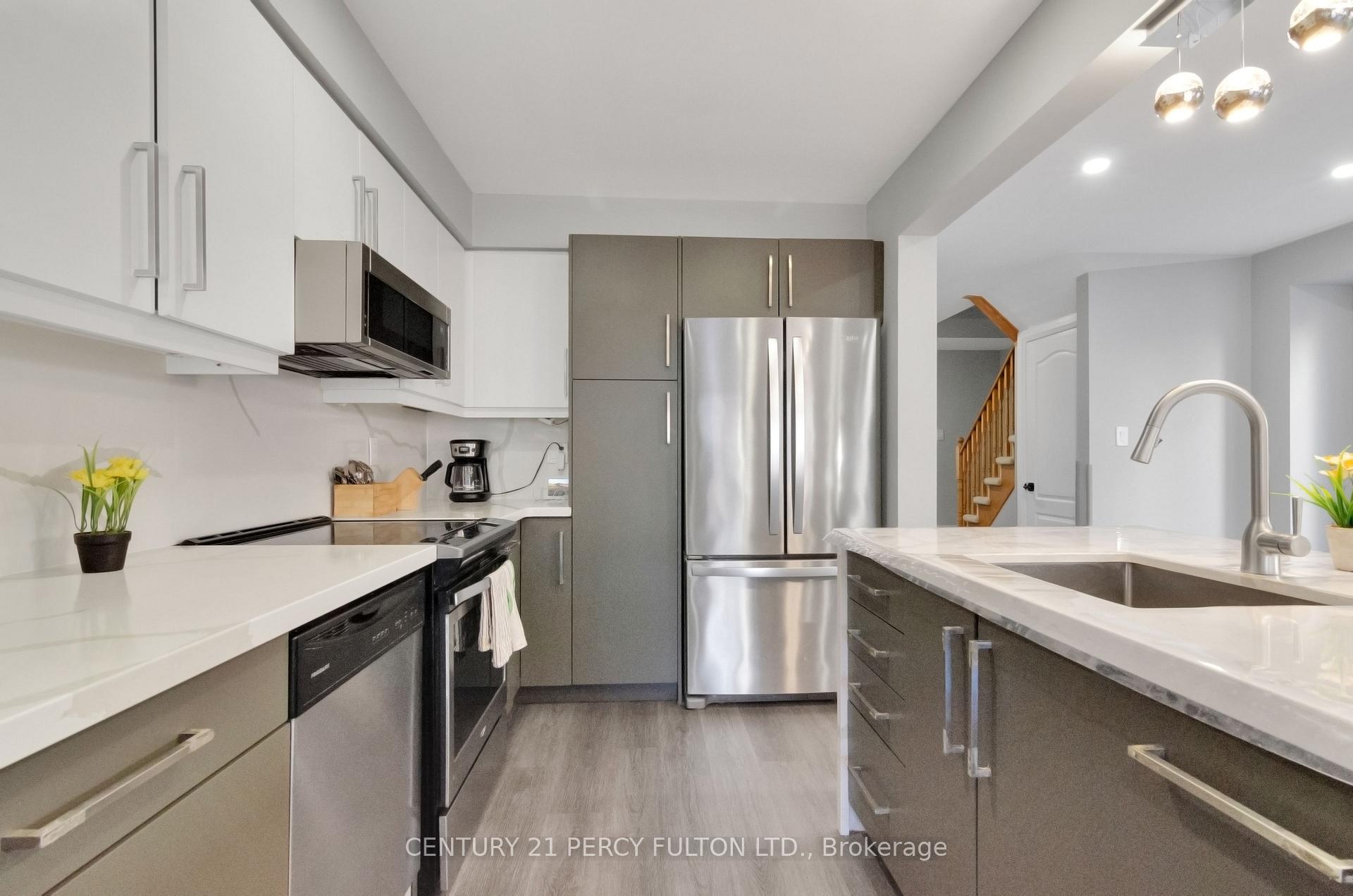 Photo 7 of 19 Odessa Crescent, Whitby, Rolling Acres — HOMEH