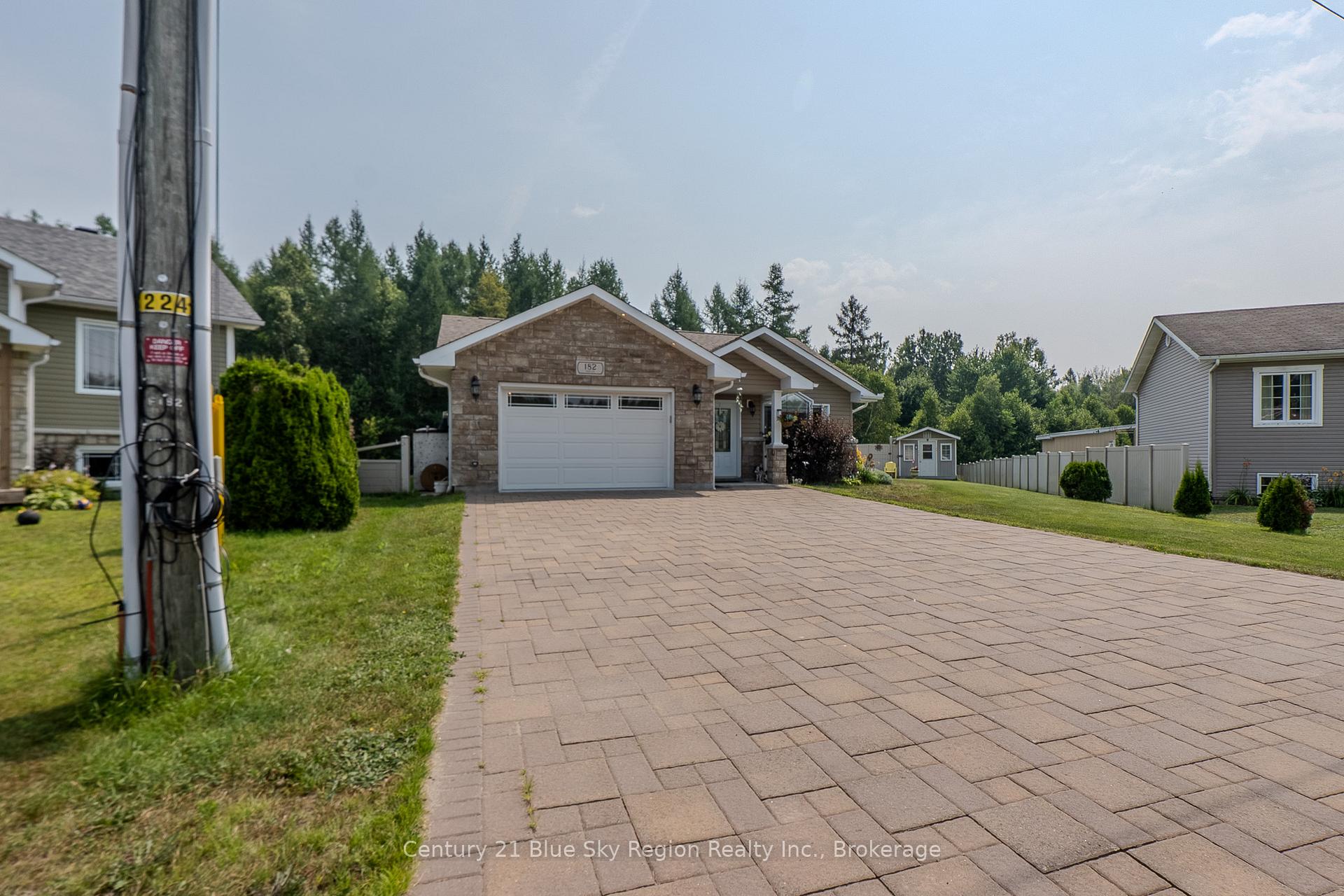 Photo 4 of 182 Birch Court, West Nipissing, Sturgeon Falls — HOMEH