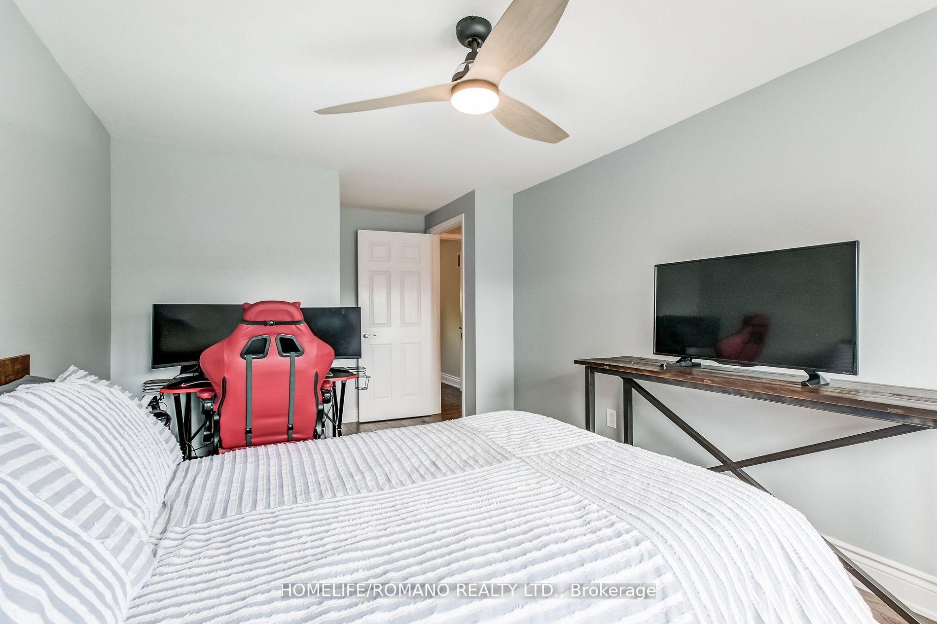Photo 25 of 10 Glen Hill Drive, Whitby, Blue Grass Meadows — HOMEH