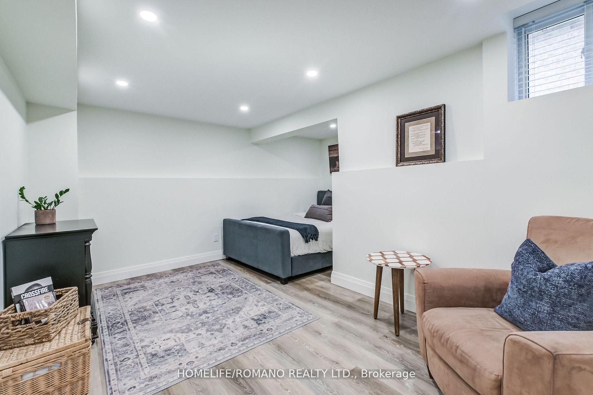 Photo 39 of 10 Glen Hill Drive, Whitby, Blue Grass Meadows — HOMEH