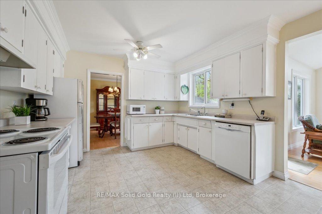 Photo 13 of 199 Bellehaven Drive, Waterloo — HOMEH