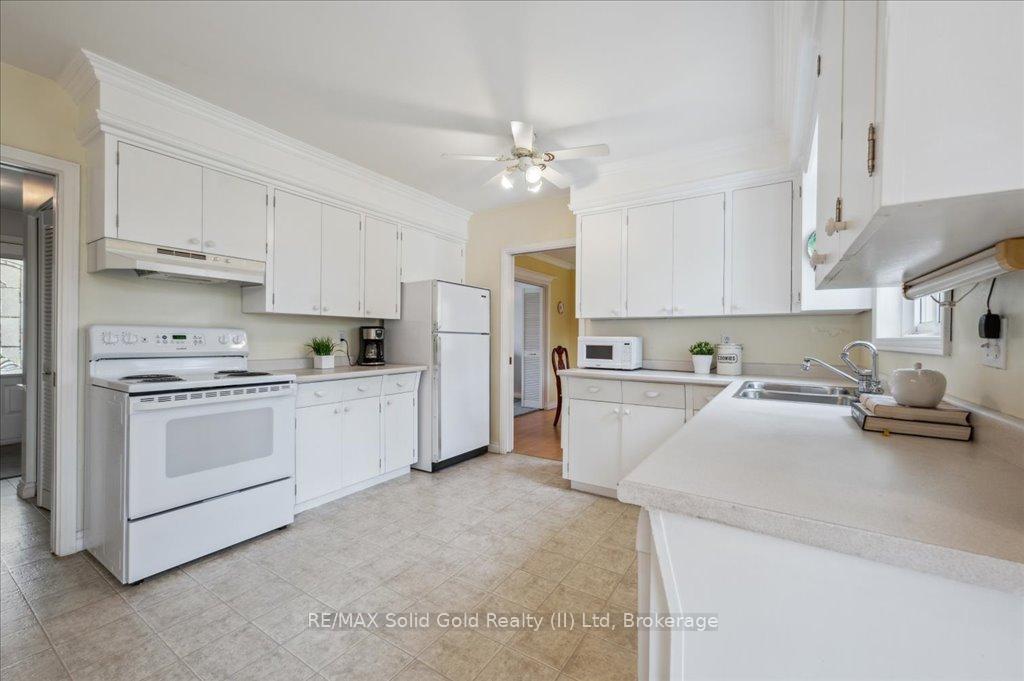 Photo 14 of 199 Bellehaven Drive, Waterloo — HOMEH