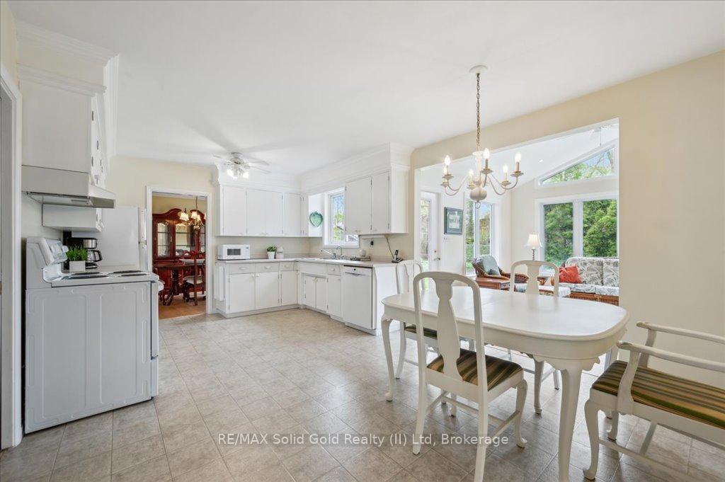 Photo 16 of 199 Bellehaven Drive, Waterloo — HOMEH