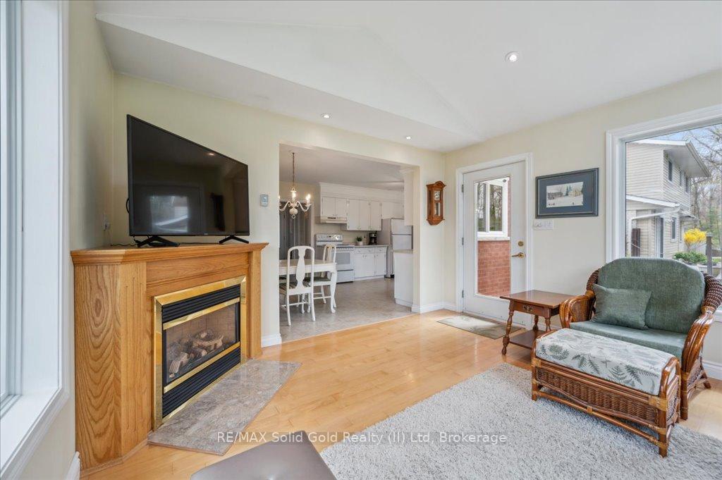 Photo 18 of 199 Bellehaven Drive, Waterloo — HOMEH