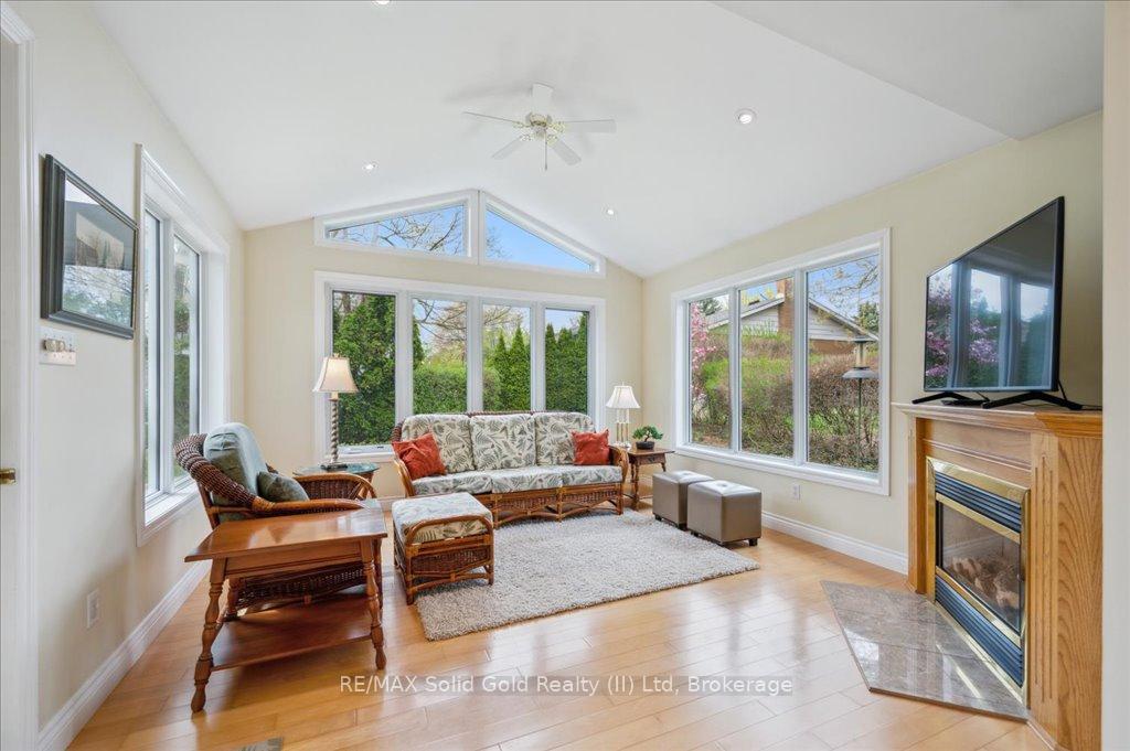 Photo 19 of 199 Bellehaven Drive, Waterloo — HOMEH