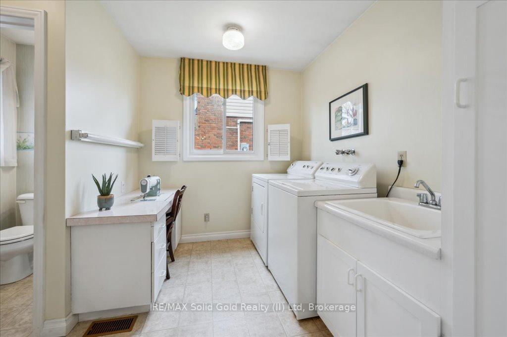 Photo 20 of 199 Bellehaven Drive, Waterloo — HOMEH