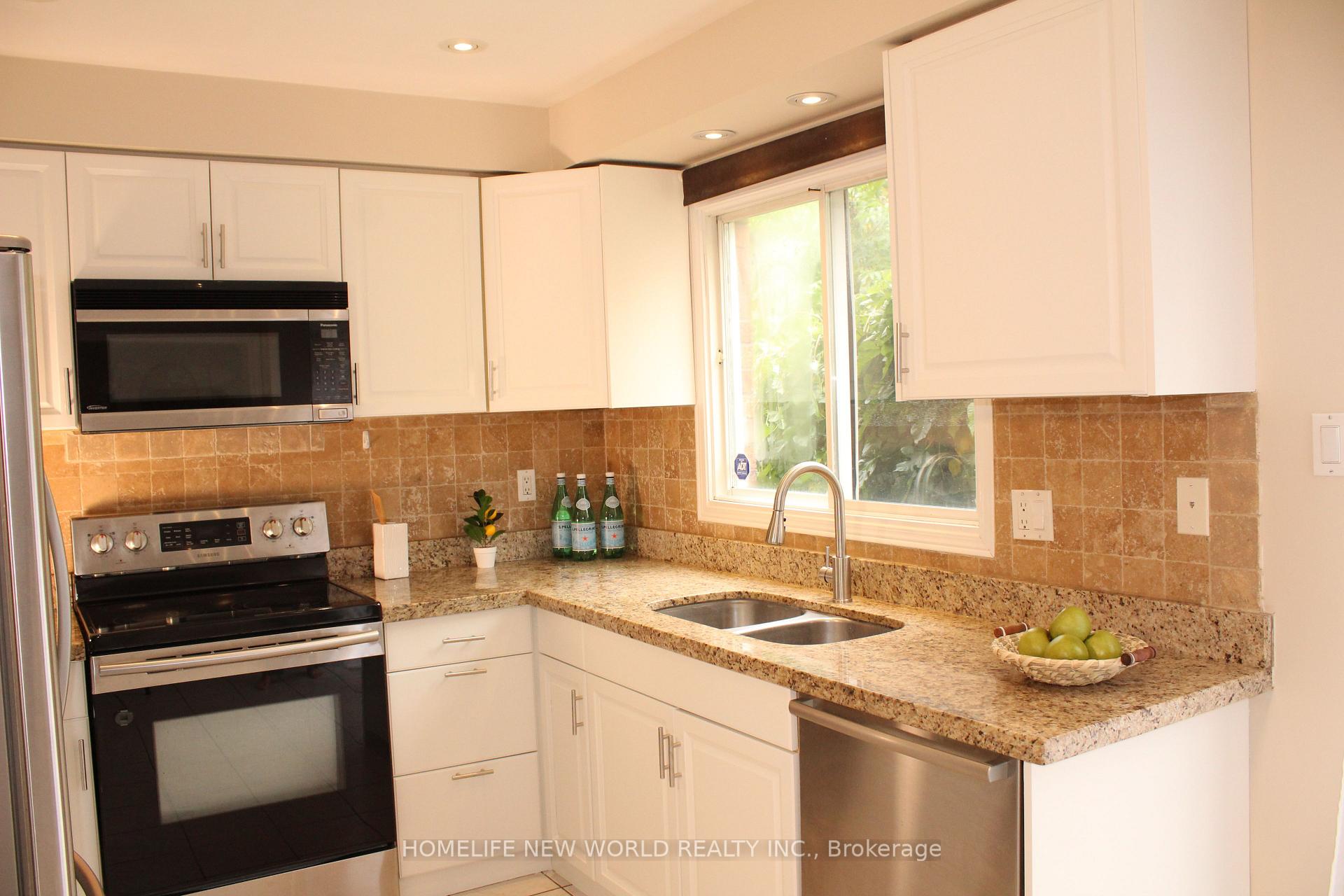 Photo 9 of 100 Bassett Boulevard, Whitby, Pringle Creek — HOMEH