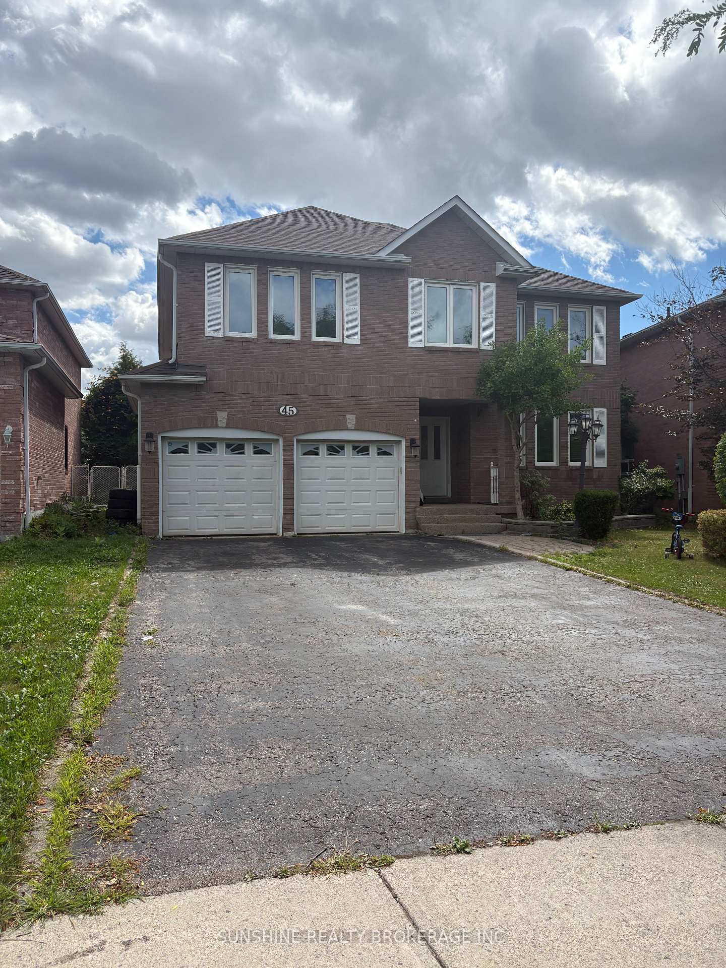 Photo 2 of 45 Eric Clarke Drive, Whitby, Rolling Acres — HOMEH