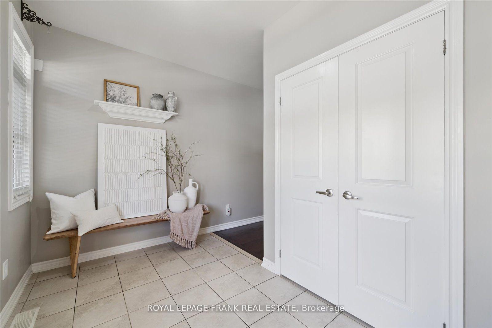 Photo 5 of 24 Burning Springs Place, Whitby, Brooklin — HOMEH