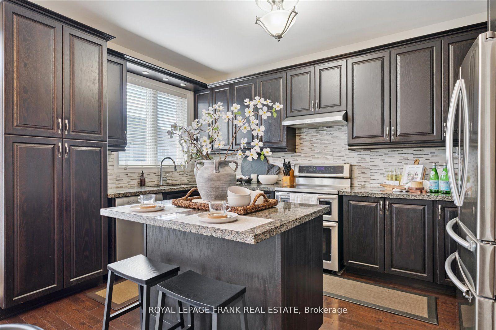 Photo 20 of 24 Burning Springs Place, Whitby, Brooklin — HOMEH