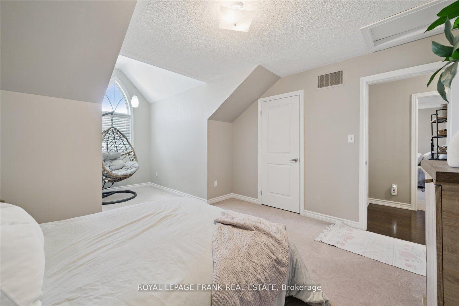 Photo 31 of 24 Burning Springs Place, Whitby, Brooklin — HOMEH