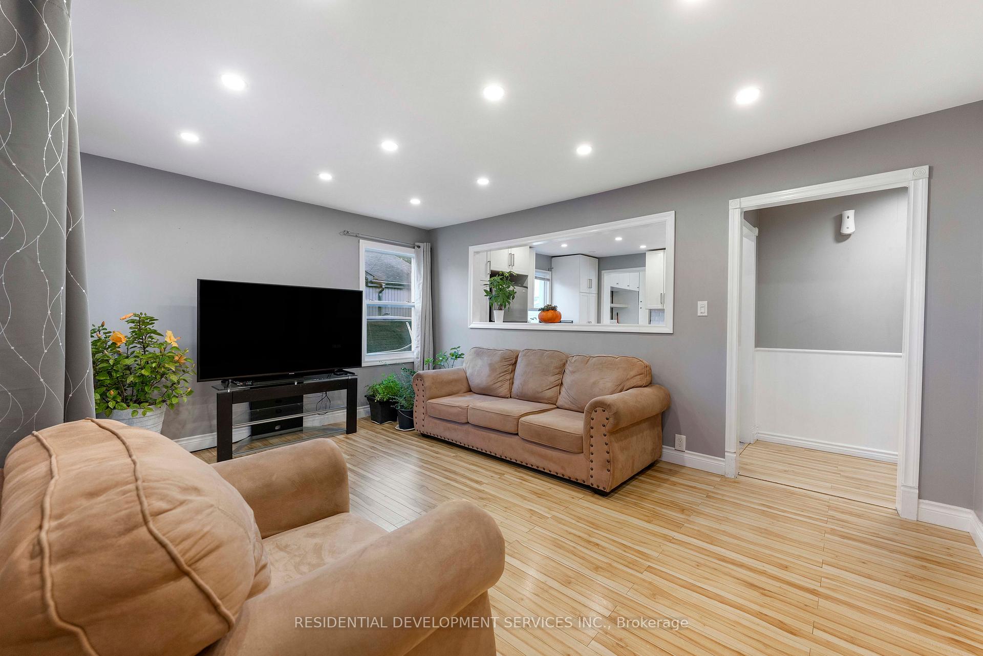 Photo 7 of 4 Nelson Avenue, Ajax, Central — HOMEH