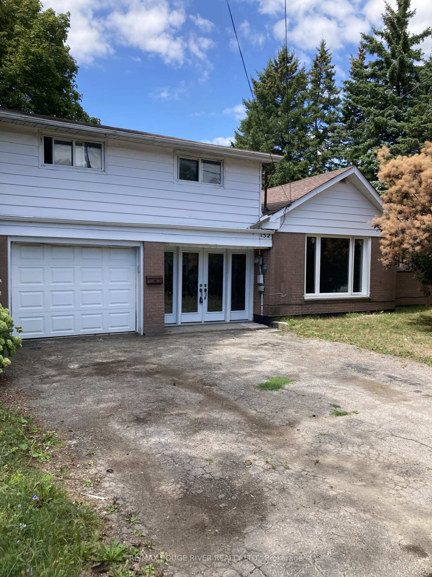 Front of 152 Thickson Road N