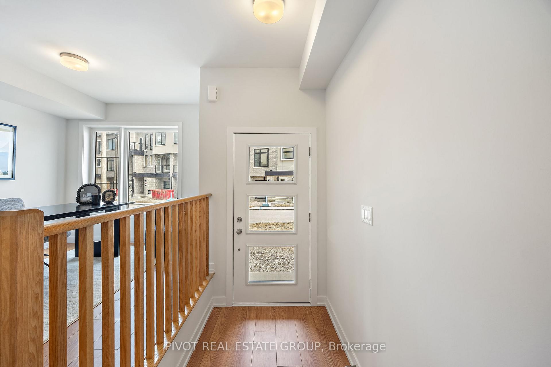 Photo 3 of 31 Pluto Way, Whitby, Brooklin — HOMEH