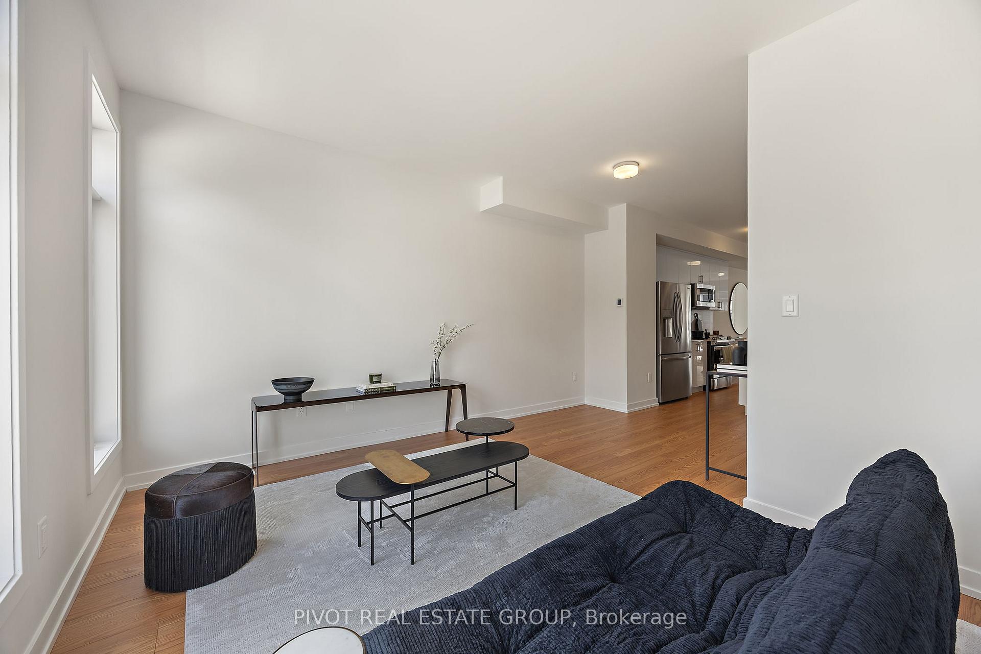 Photo 15 of 31 Pluto Way, Whitby, Brooklin — HOMEH