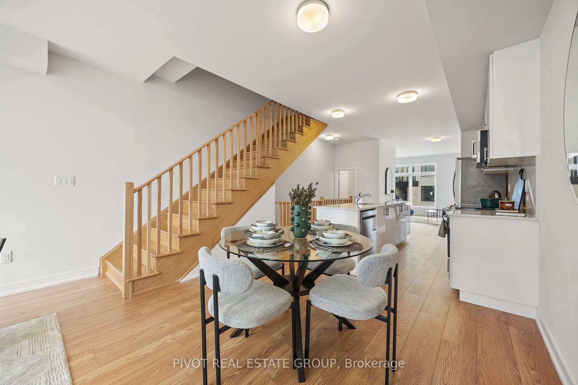 Photo 19 of 31 Pluto Way, Whitby, Brooklin — HOMEH