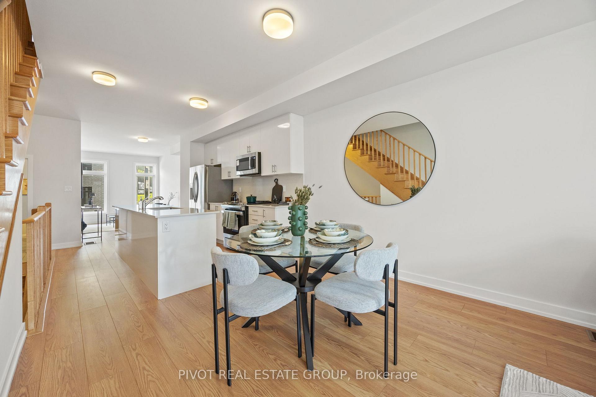 Photo 20 of 31 Pluto Way, Whitby, Brooklin — HOMEH