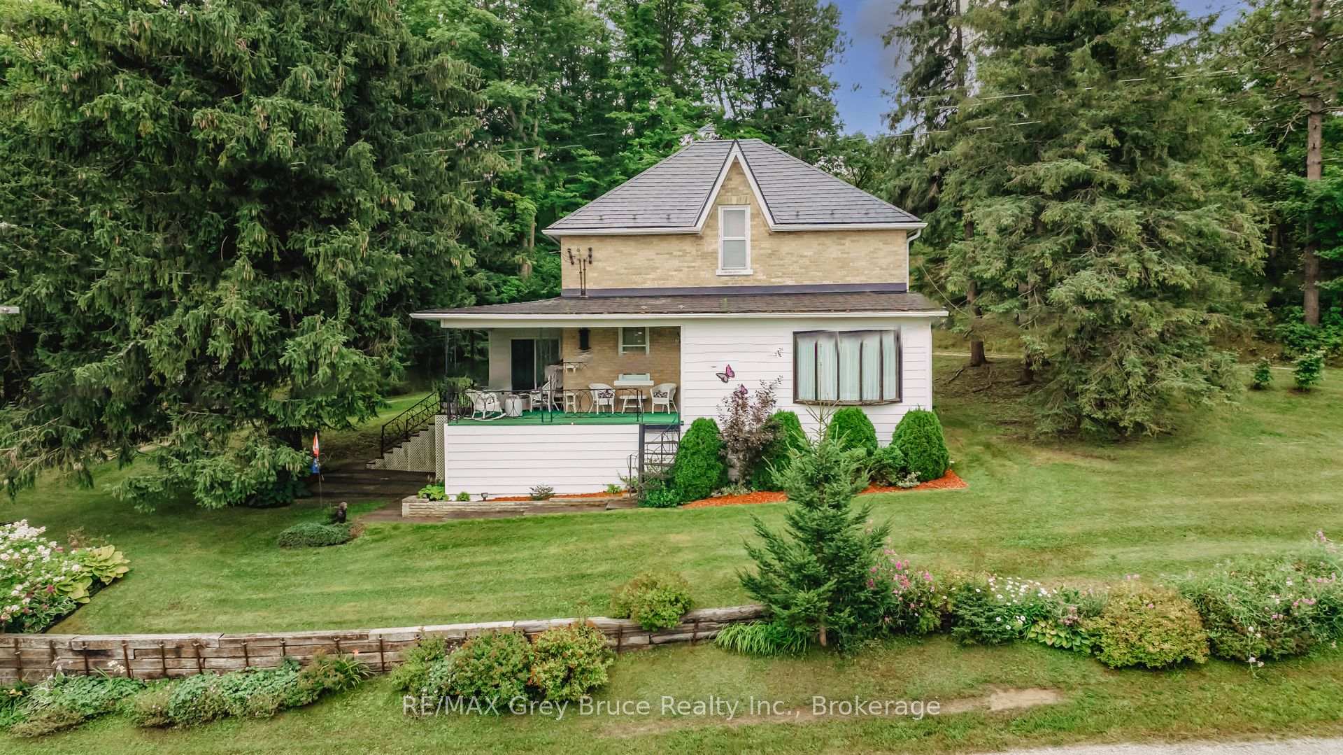 Front of 500064 Grey Road 12
