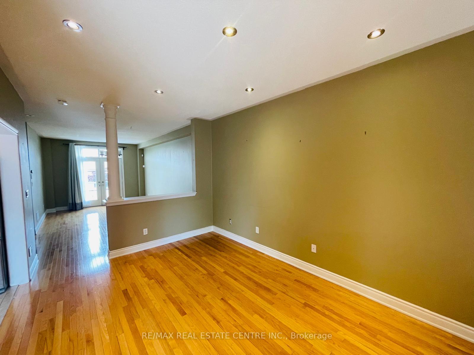 Photo 10 of 38 Rustwood Road, Vaughan, Patterson — HOMEH