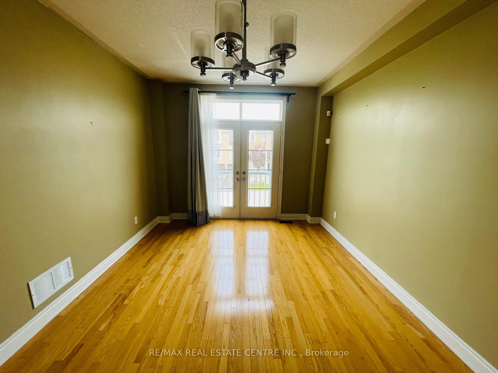 Photo 12 of 38 Rustwood Road, Vaughan, Patterson — HOMEH