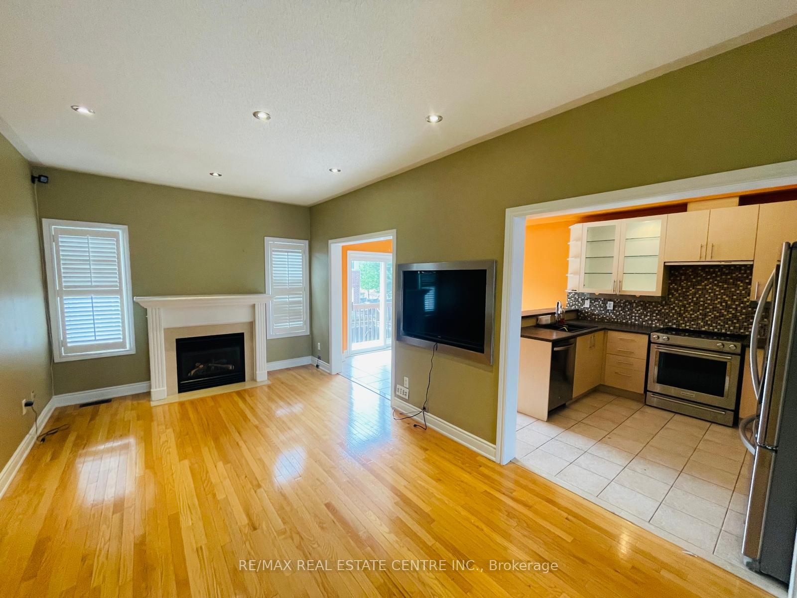 Photo 13 of 38 Rustwood Road, Vaughan, Patterson — HOMEH