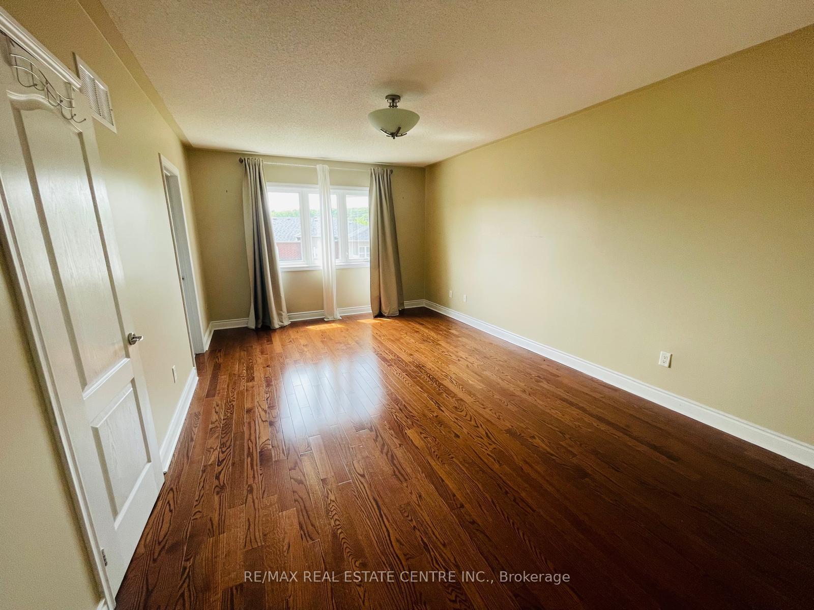 Photo 21 of 38 Rustwood Road, Vaughan, Patterson — HOMEH