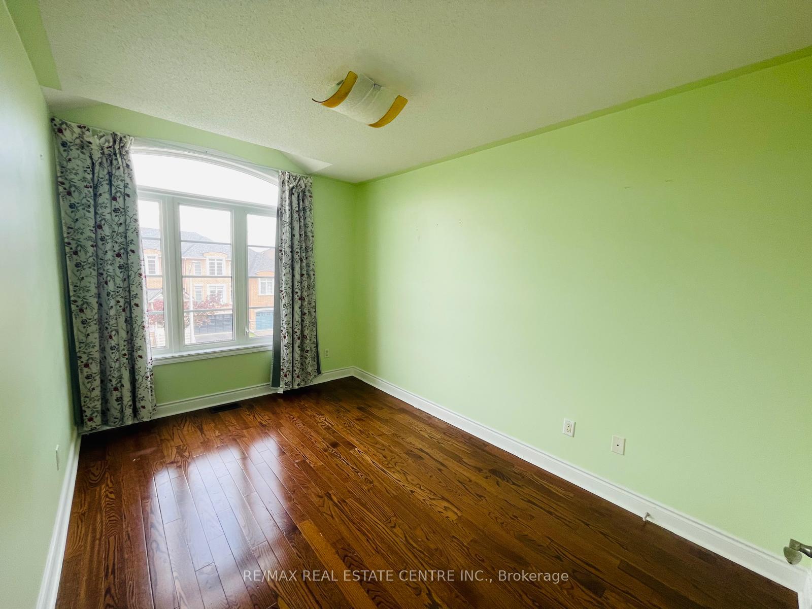 Photo 24 of 38 Rustwood Road, Vaughan, Patterson — HOMEH