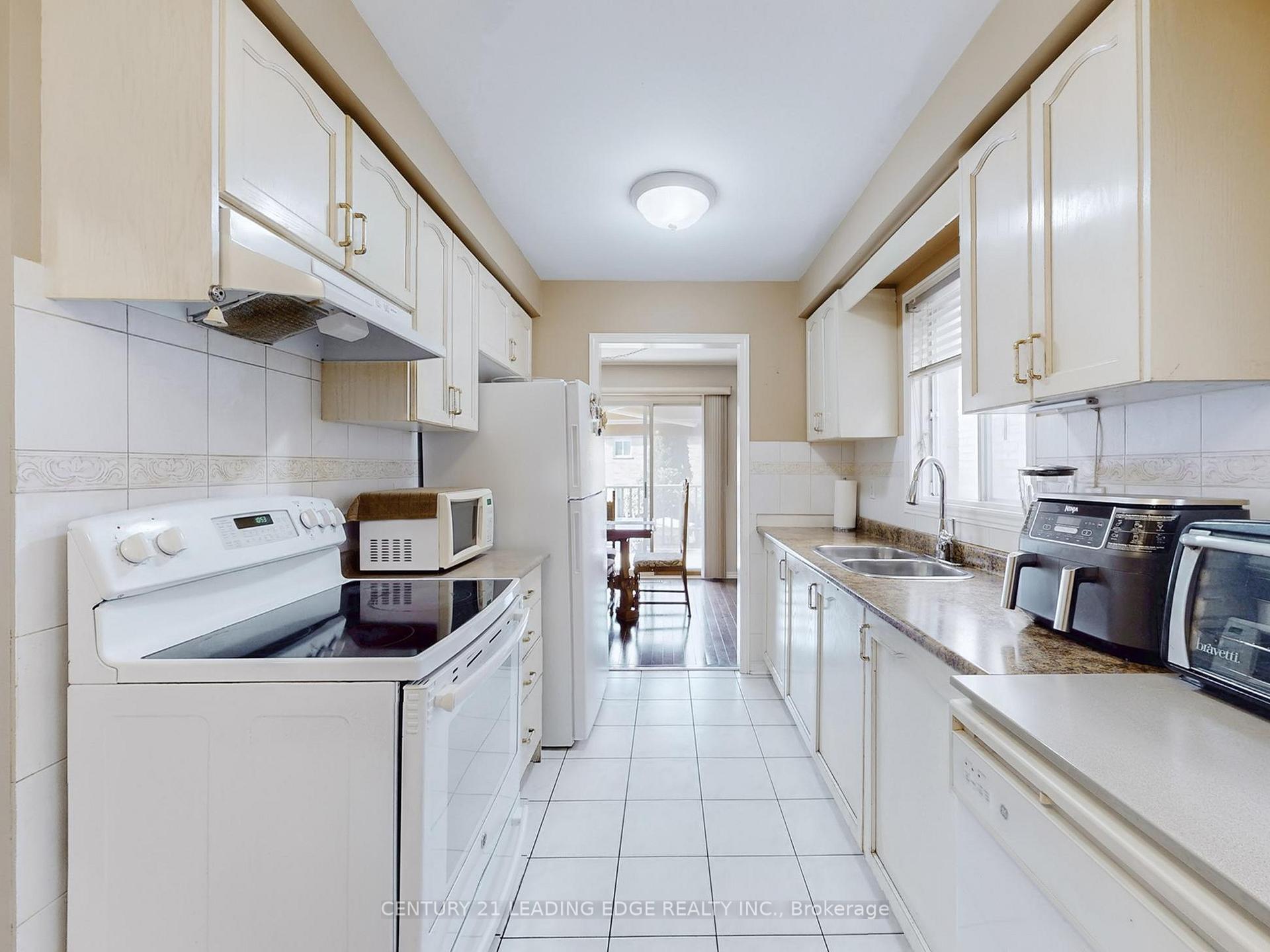 Photo 7 of 36 Opera Place, Vaughan, East Woodbridge — HOMEH