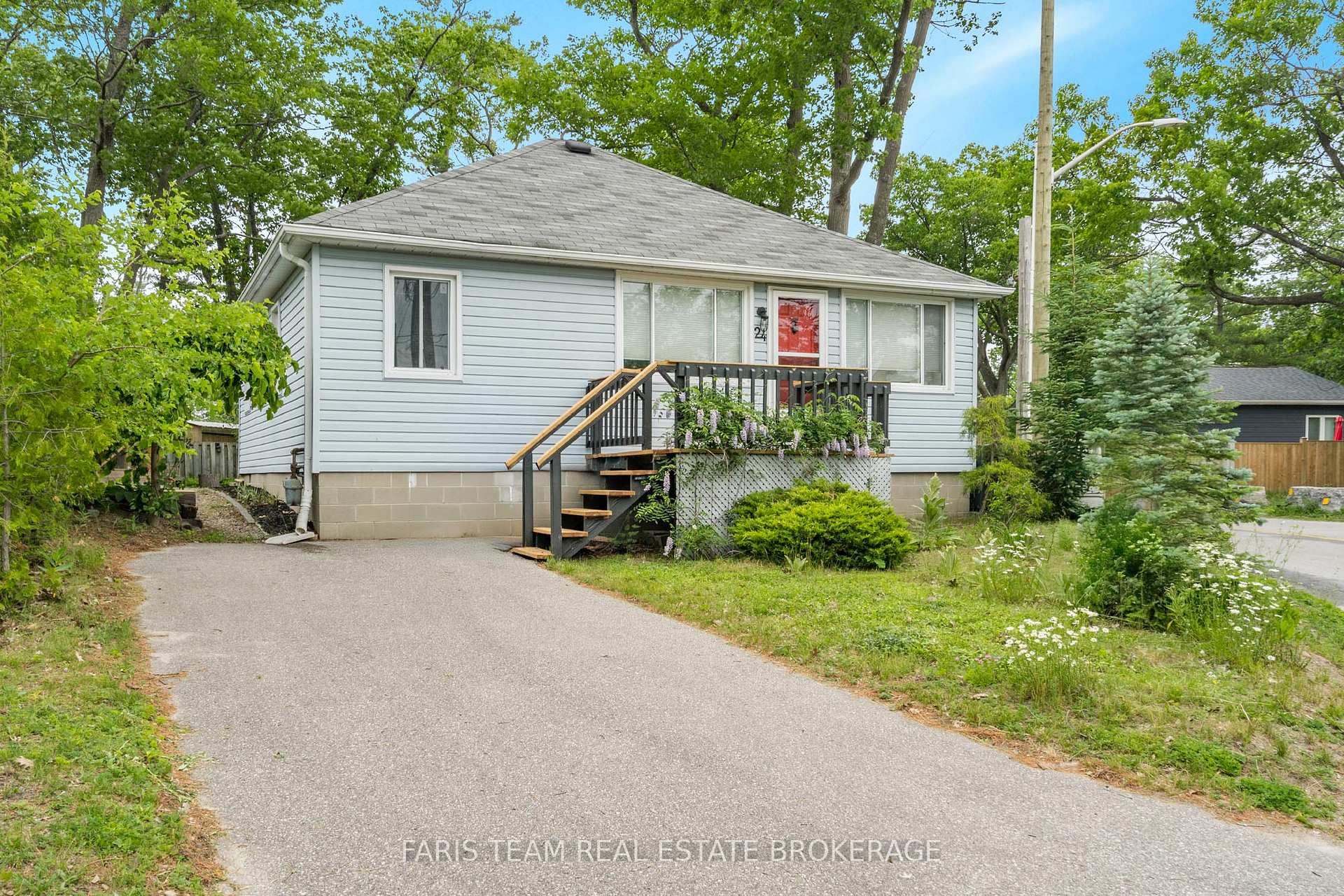 Photo 1 of 24 Old Mosley Street, Wasaga Beach — HOMEH