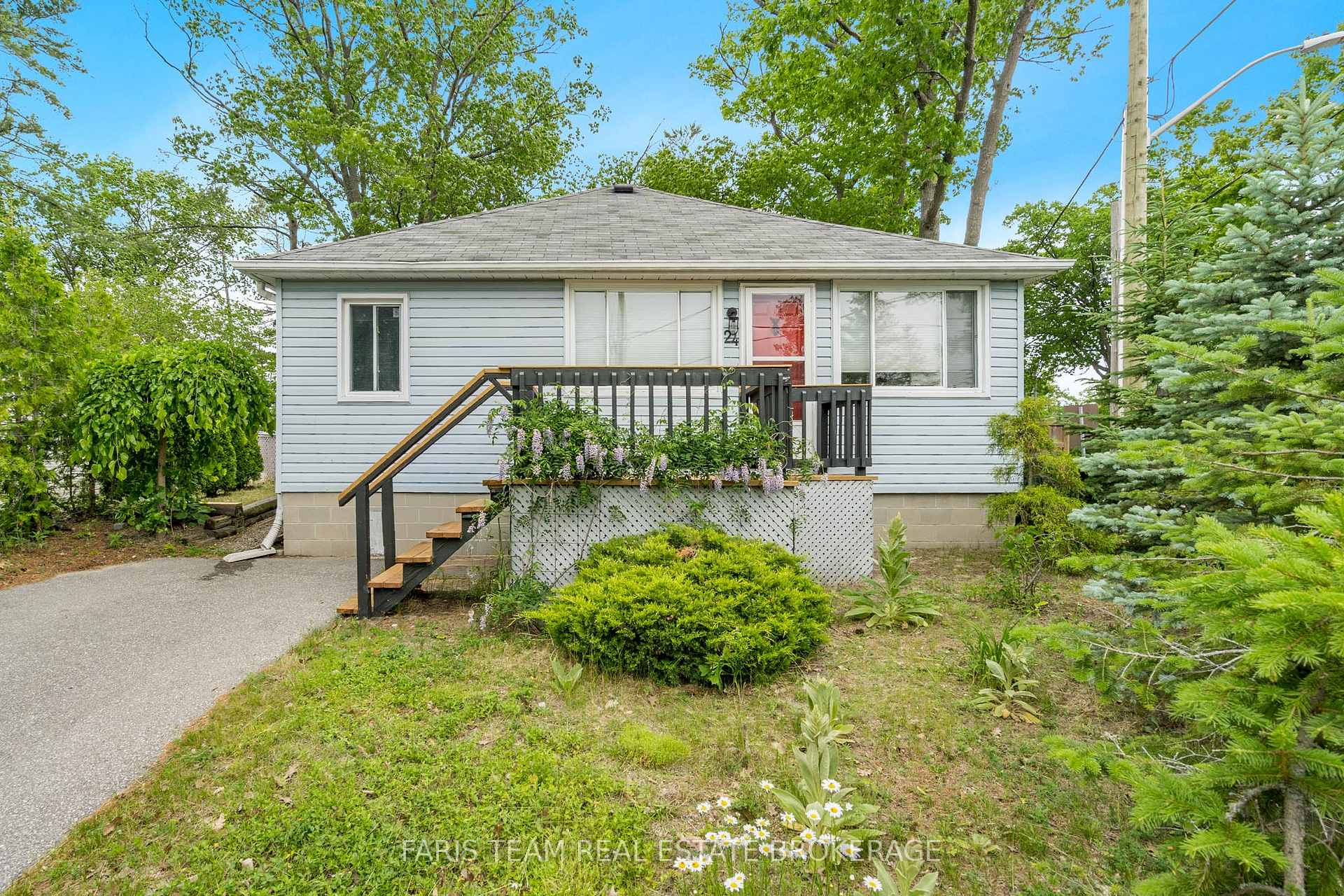 Photo 3 of 24 Old Mosley Street, Wasaga Beach — HOMEH