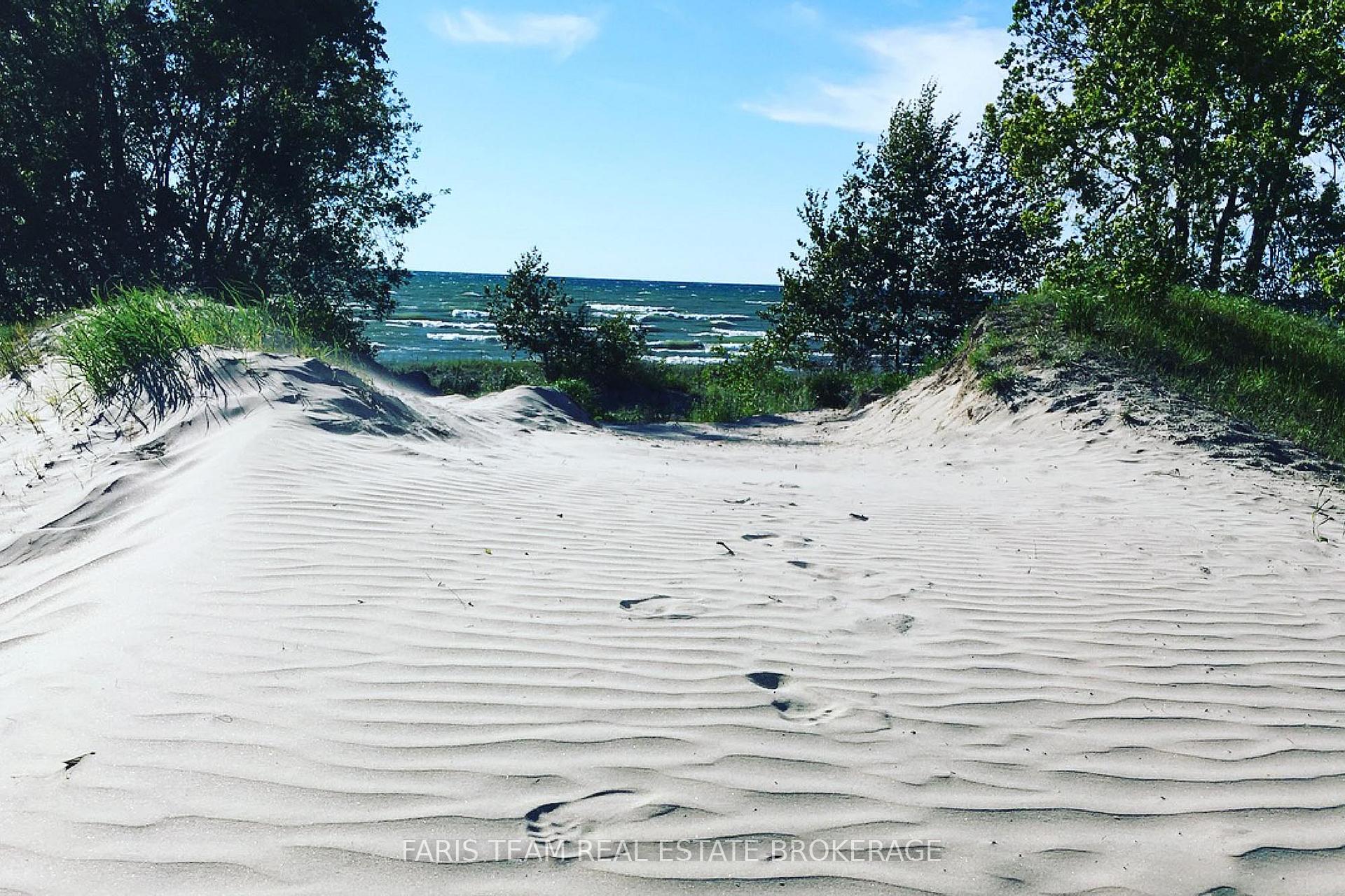 Photo 28 of 24 Old Mosley Street, Wasaga Beach — HOMEH