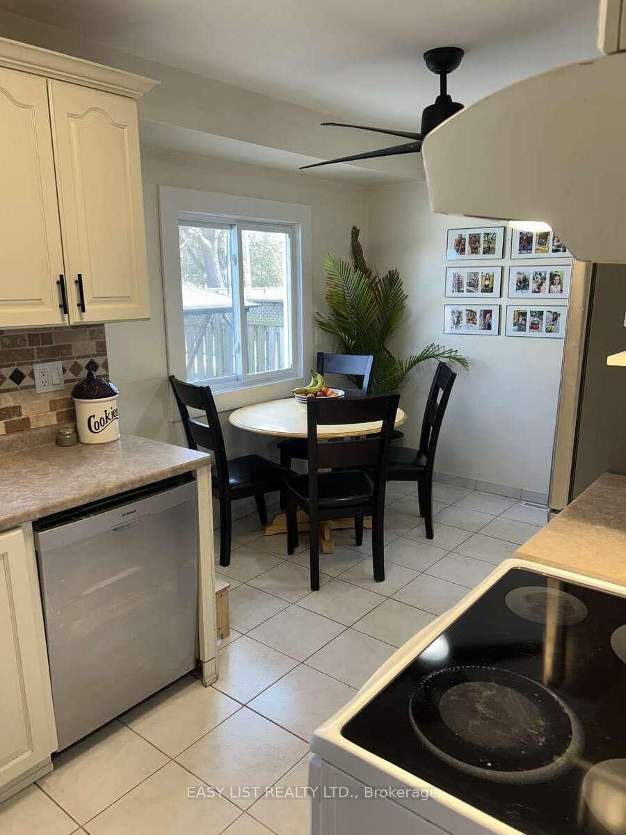 Photo 2 of 1136 Fairview Boulevard, Windsor — HOMEH