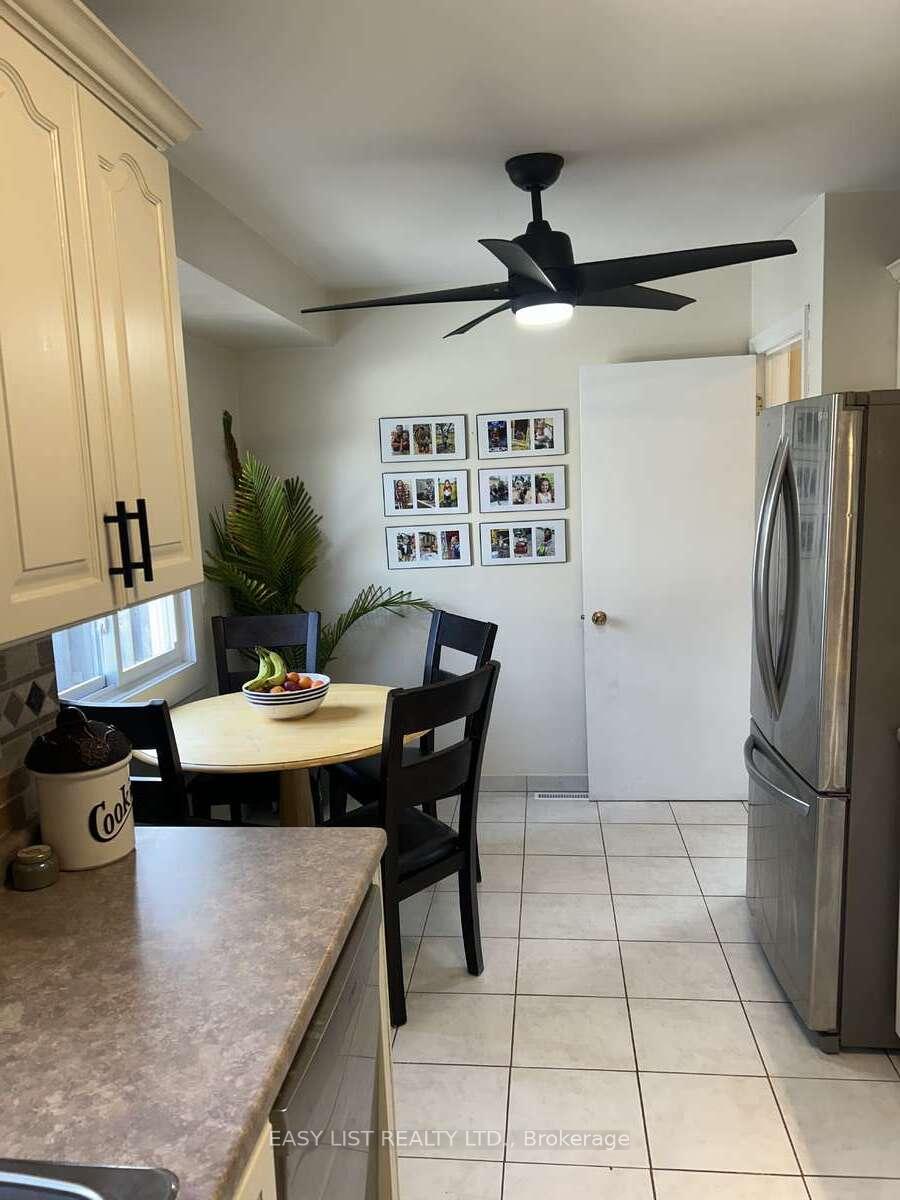 Photo 4 of 1136 Fairview Boulevard, Windsor — HOMEH