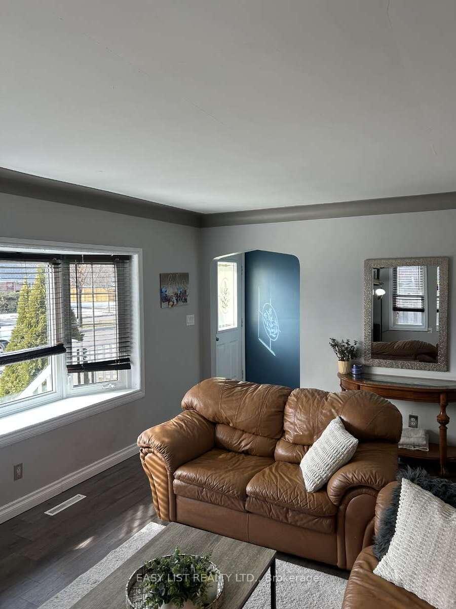 Photo 7 of 1136 Fairview Boulevard, Windsor — HOMEH