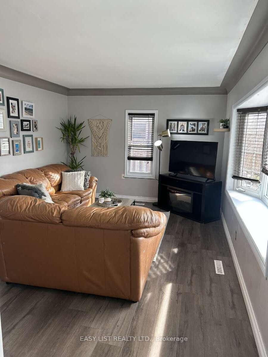 Photo 8 of 1136 Fairview Boulevard, Windsor — HOMEH