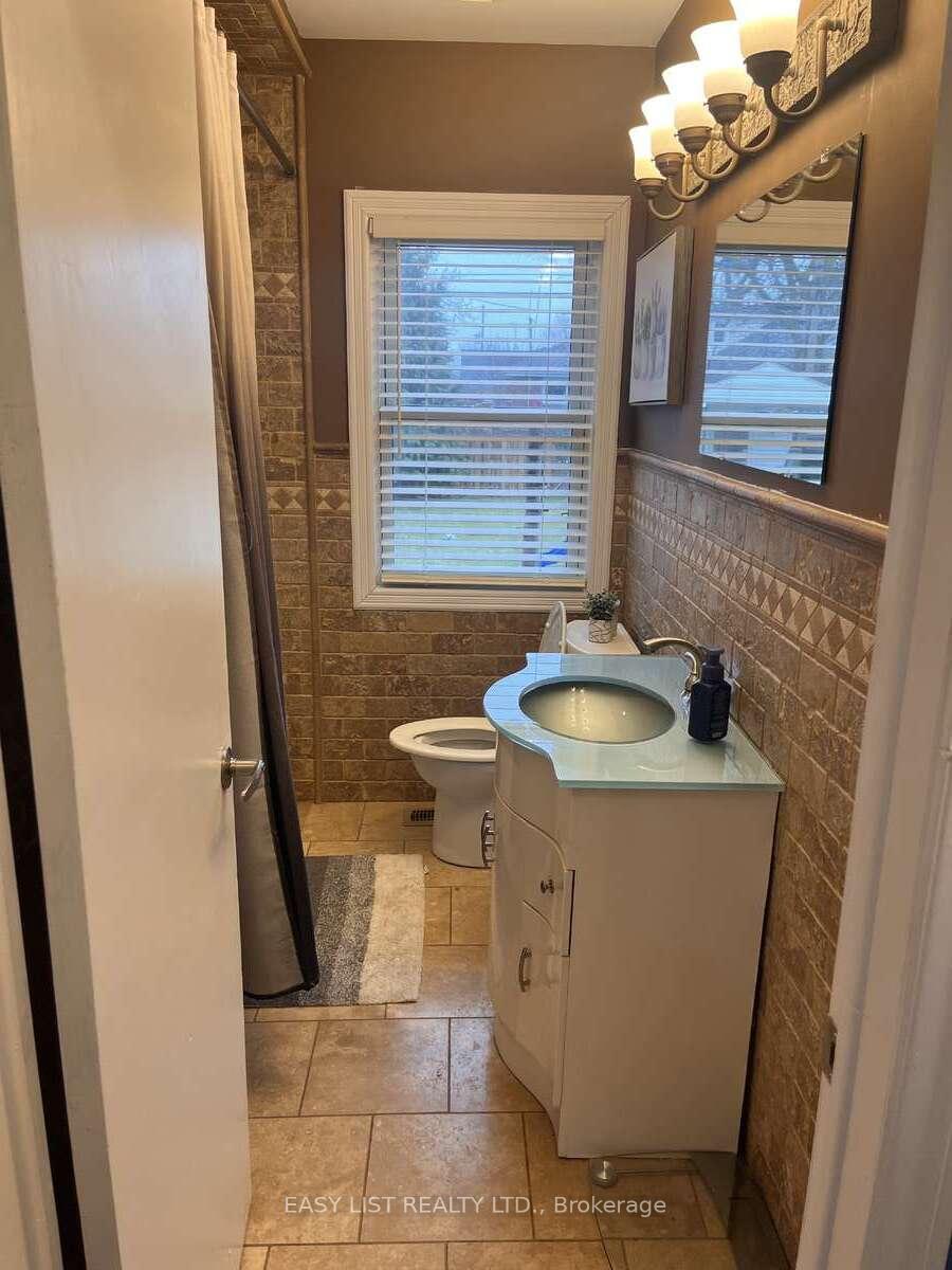 Photo 12 of 1136 Fairview Boulevard, Windsor — HOMEH