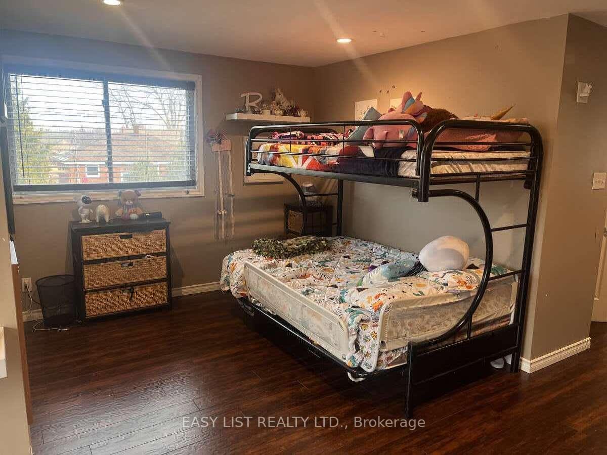 Photo 15 of 1136 Fairview Boulevard, Windsor — HOMEH