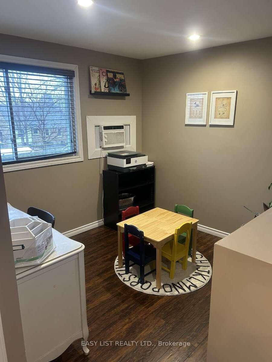 Photo 16 of 1136 Fairview Boulevard, Windsor — HOMEH