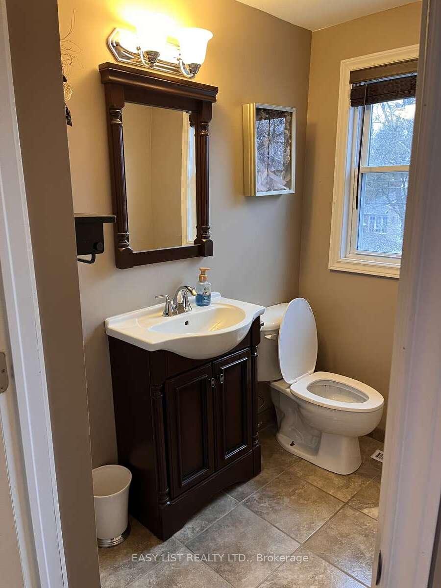 Photo 19 of 1136 Fairview Boulevard, Windsor — HOMEH