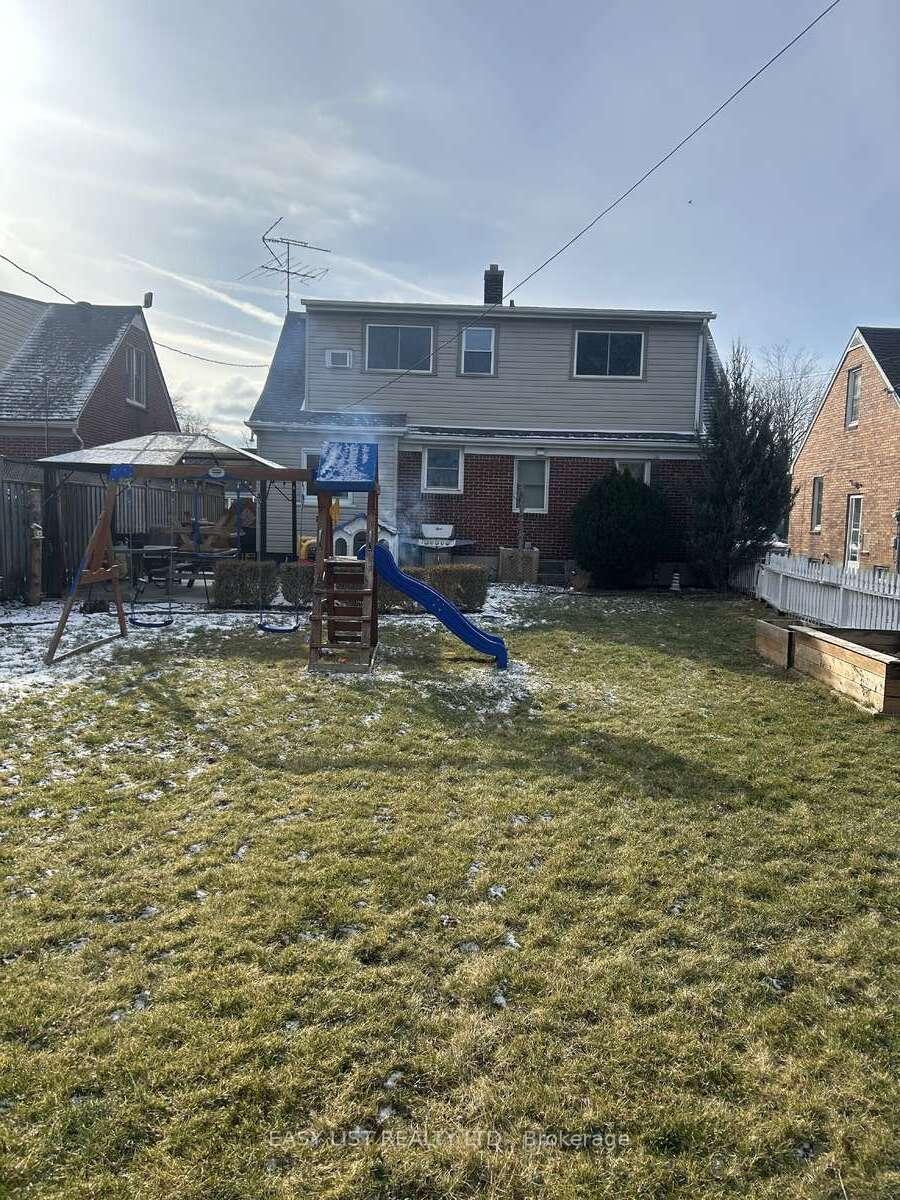 Photo 25 of 1136 Fairview Boulevard, Windsor — HOMEH