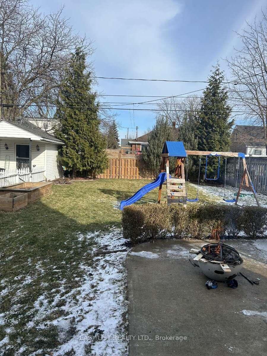 Photo 26 of 1136 Fairview Boulevard, Windsor — HOMEH