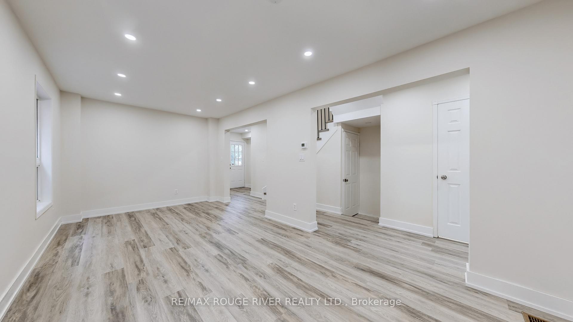 Photo 4 of 6 Hibbard Drive, Ajax, Central — HOMEH